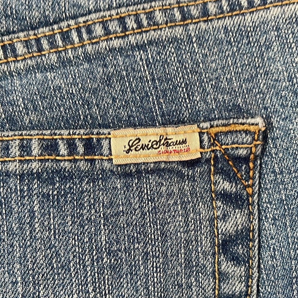 Signature Levi Strauss Jeans 🥰🥰 - Picture 3 of 5